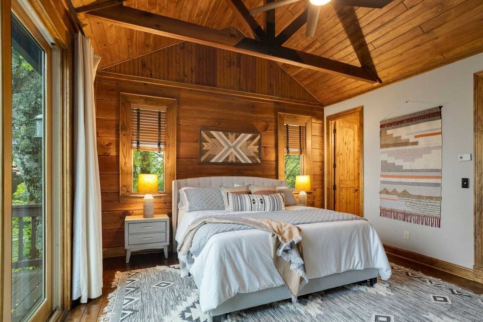Primary Main Suite on Main Level with King Bed