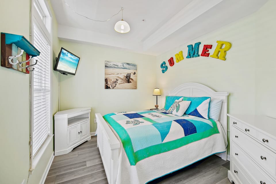 Bedroom #1 - 1st floor (double bed) w/ TV, USB ports & power near bed