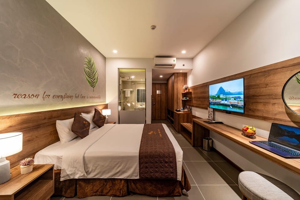 Deluxe Room, 1 Queen Bed | Premium bedding, minibar, individually decorated, individually furnished