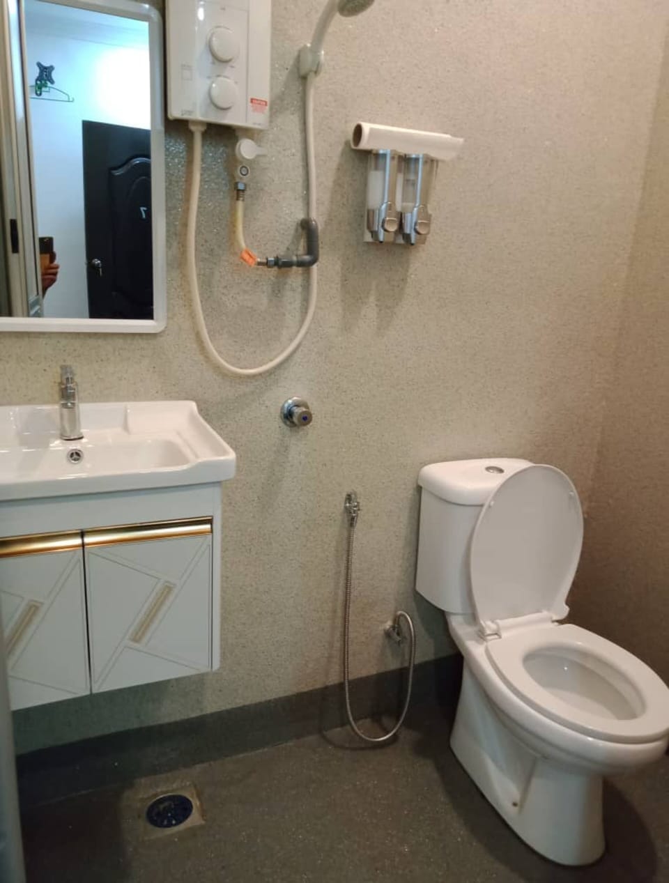 Family Room | Bathroom | Shower, towels