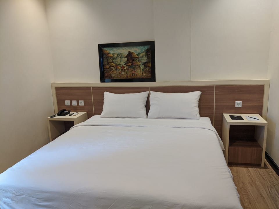 In-room safe, desk, soundproofing, WiFi (free)