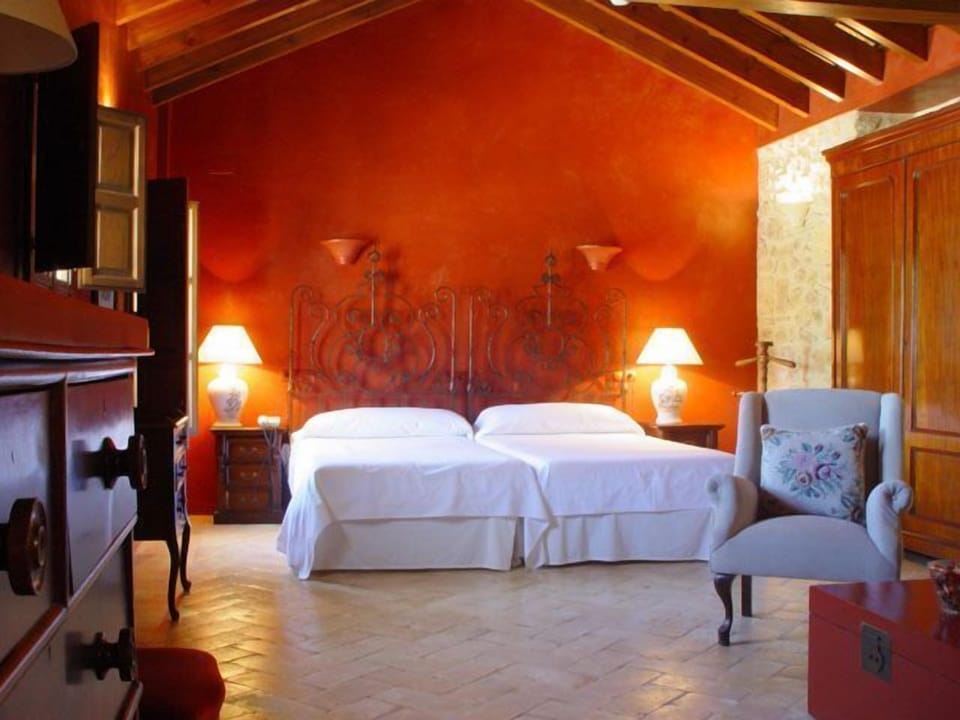 Standard Room, 2 Twin Beds | Down comforters, in-room safe, iron/ironing board (on request)