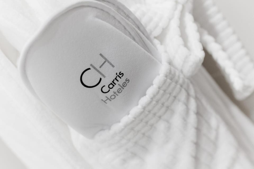 Combined shower/tub, free toiletries, hair dryer, bidet