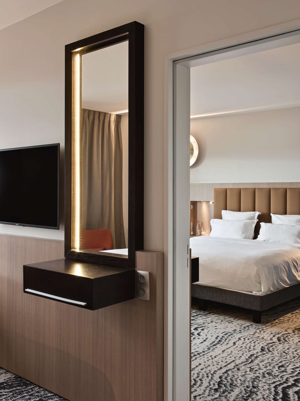 Premium bedding, in-room safe, desk, laptop workspace