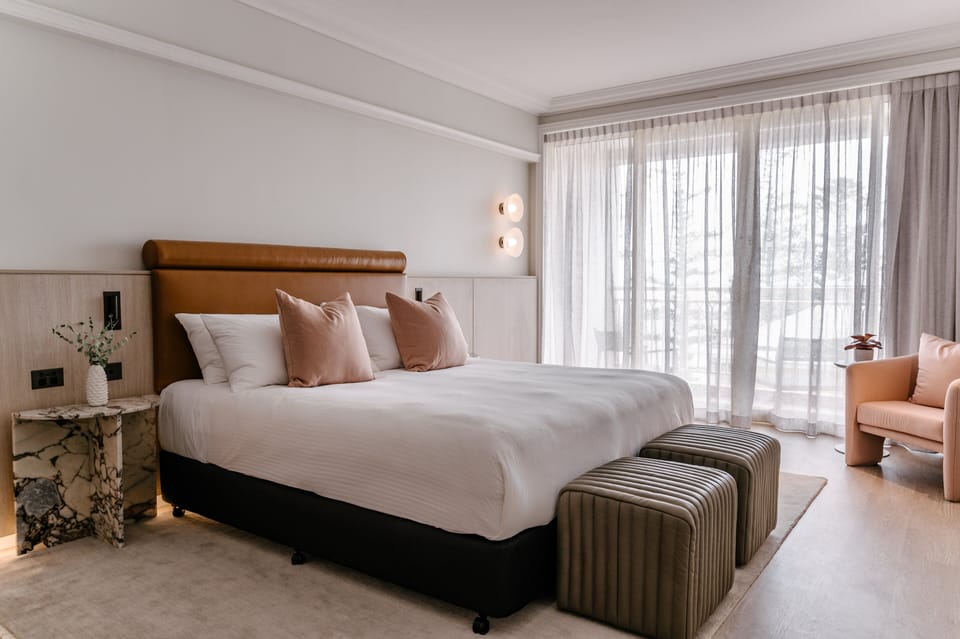 Suite, Club Lounge Access (Pacific) | Premium bedding, in-room safe, desk, blackout drapes