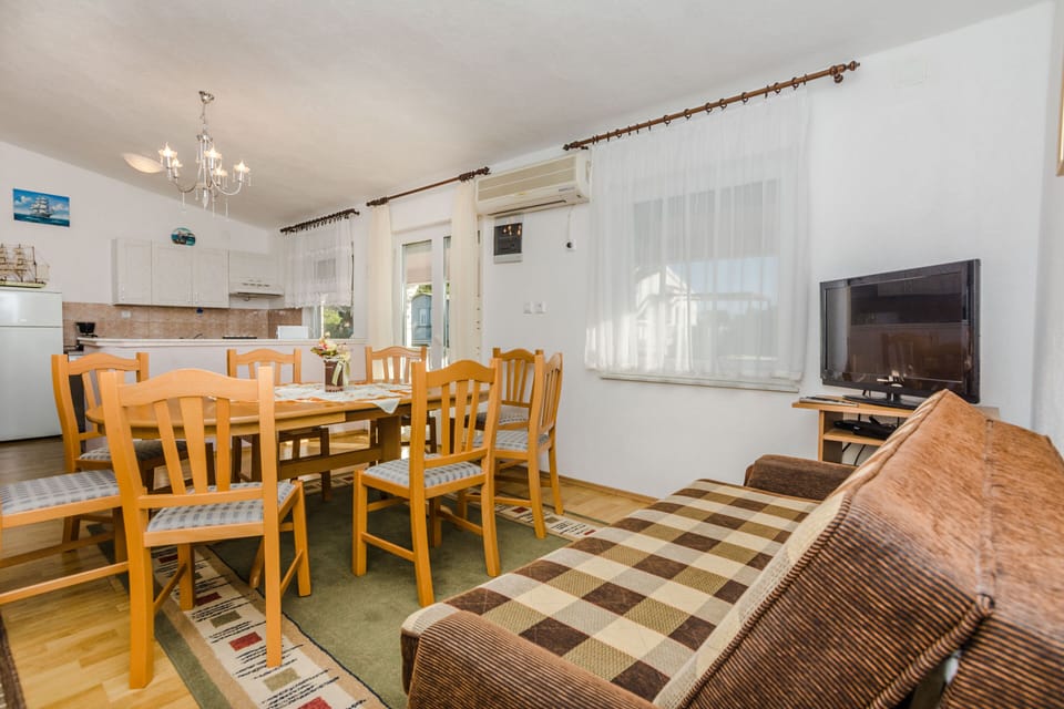 Apartment, 3 Bedrooms A1 | Living area | Flat-screen TV