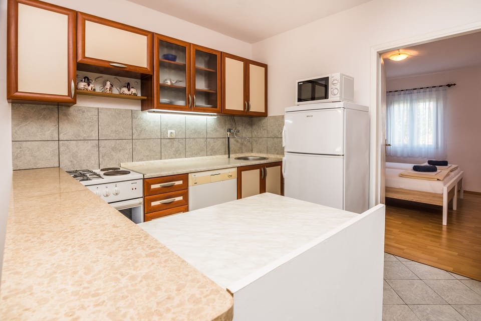 Apartment, 2 Bedrooms A1 | Private kitchen | Fridge, microwave, oven, stovetop