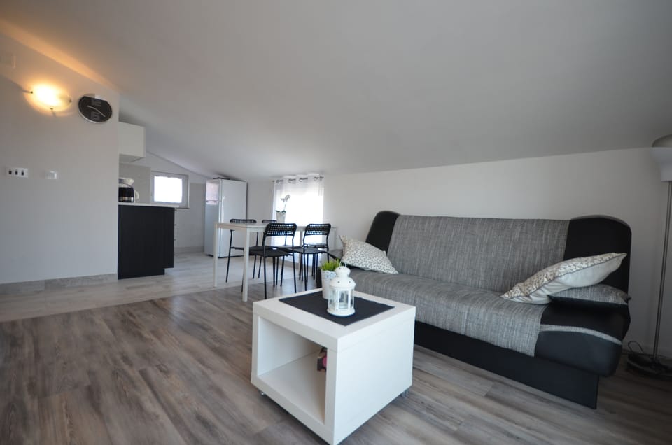 Apartment A1 | Living area | Flat-screen TV