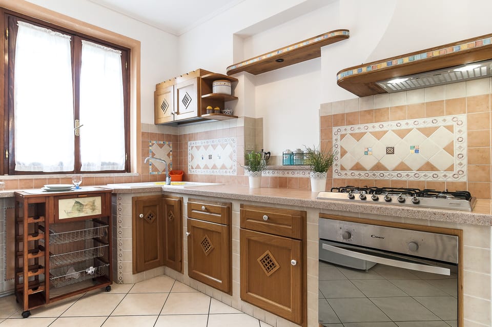 Apartment, 4 Bedrooms | Private kitchen | Fridge, microwave, oven, stovetop