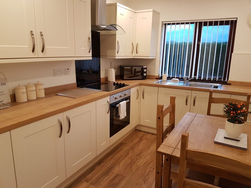 Fully Fitted Kitchen with Dining Table