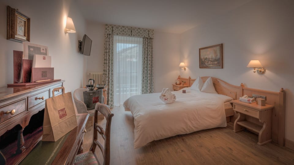 Single Room | Minibar, desk, soundproofing, WiFi (free)