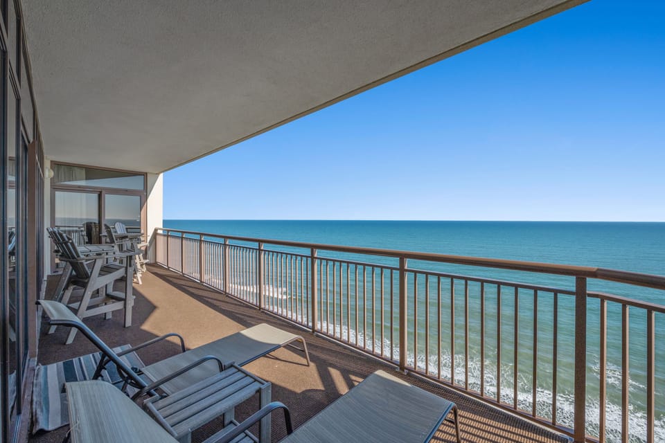 Let your eyes absorb the blue of the sky & sea in endless views.