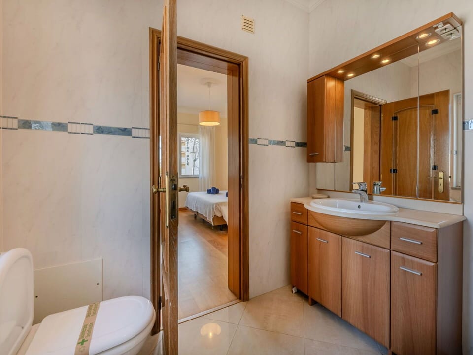 Flooring, Interior Design, Plumbing Fixture, Floor, Bathroom Sink, Wood, Sink, Bathroom, Tap, Mirror
