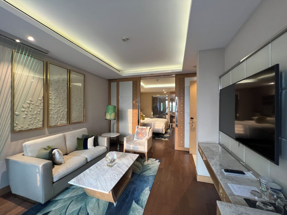 Double Room, 1 King Bed, City View | Memory foam beds, minibar, in-room safe, individually decorated