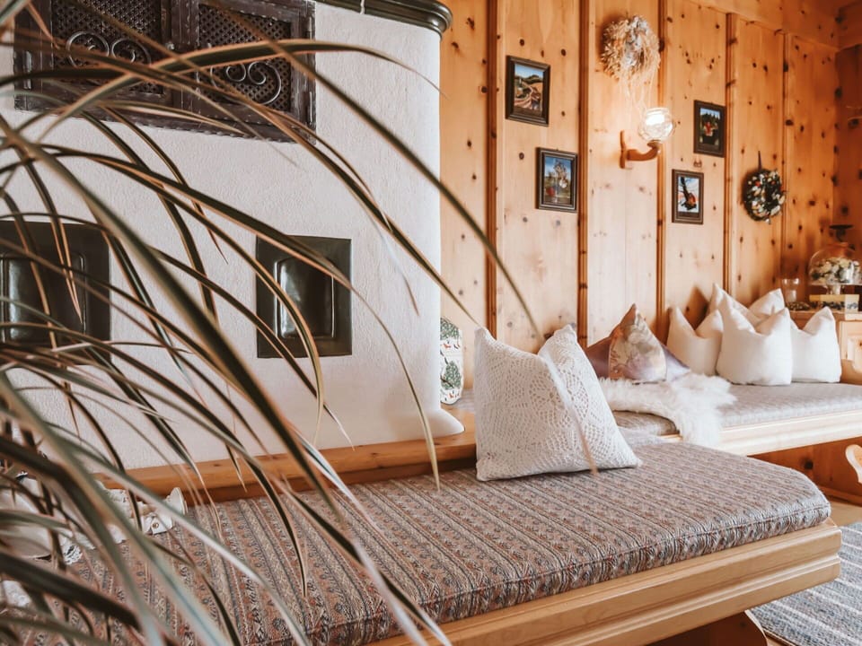 Building, Furniture, Picture Frame, Comfort, Wood, Interior Design, House, Bed Frame, Floor, Window