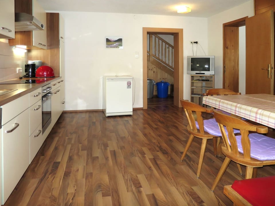 Floor, Room, Wood Flooring, Property, Furniture, Hardwood, Building, Kitchen, Flooring, Wood