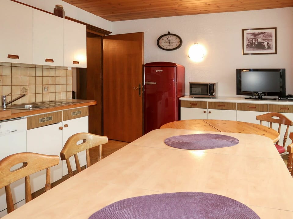 Brown, Cabinetry, Furniture, Property, Countertop, Drawer, Television, Chair, Wood, Lighting