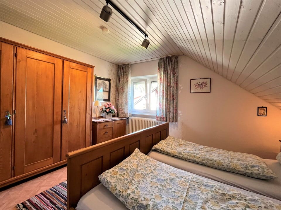 Property, Furniture, Window, Cabinetry, Building, Comfort, Wood, Picture Frame, Interior Design, Architecture