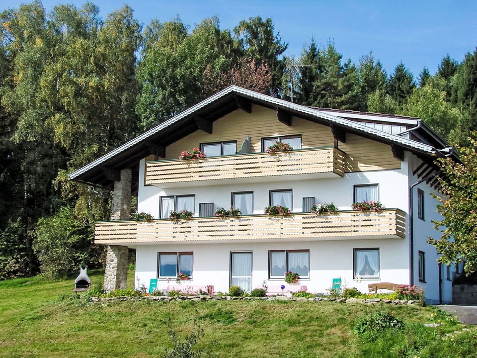 Home, House, Cottage, Roof, Siding, Farmhouse, Balcony, Estate, Slope