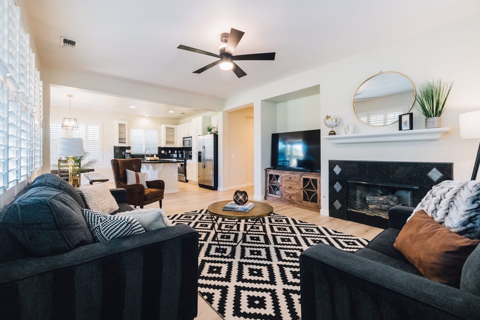 Relax in our comfortable, spacious living room featuring cozy seating, a flat-screen TV, and plenty of natural light. Perfect for unwinding after a day of exploring, golfing or basking in the sun, it seamlessly flows into the kitchen. 