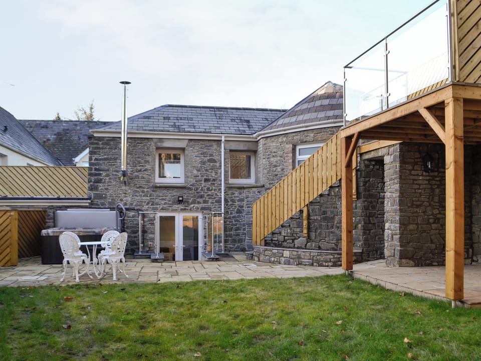 Spacious garden area with furnished patio and hot tub | Cornel Clyd (Cosy Corner), Felinfach, near Lampeter