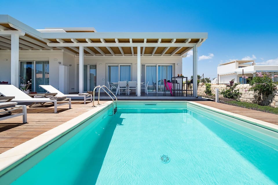 Building Exterior, Pool