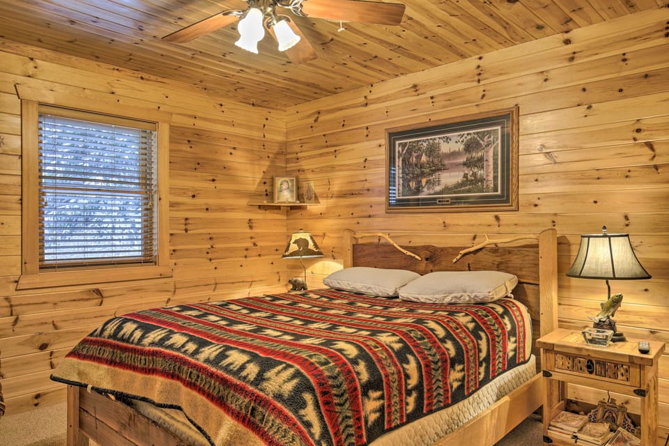 Bedroom 1 | Queen Bed | Walk-In Closet