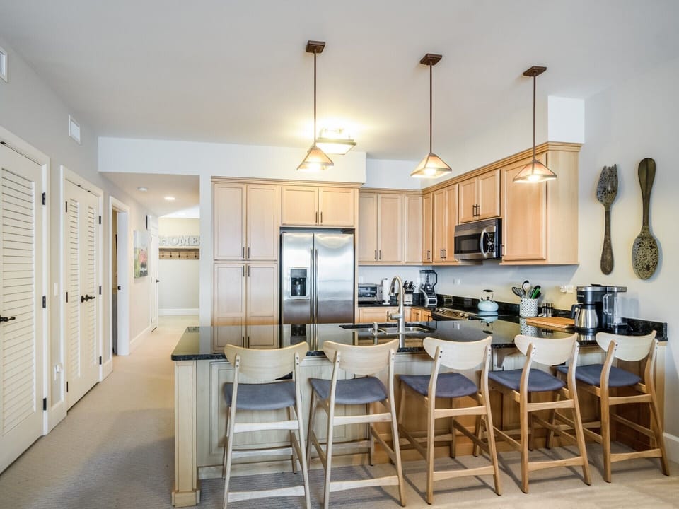 Condo 7203 - Fully Furnished Kitchen with Breakfast Bar