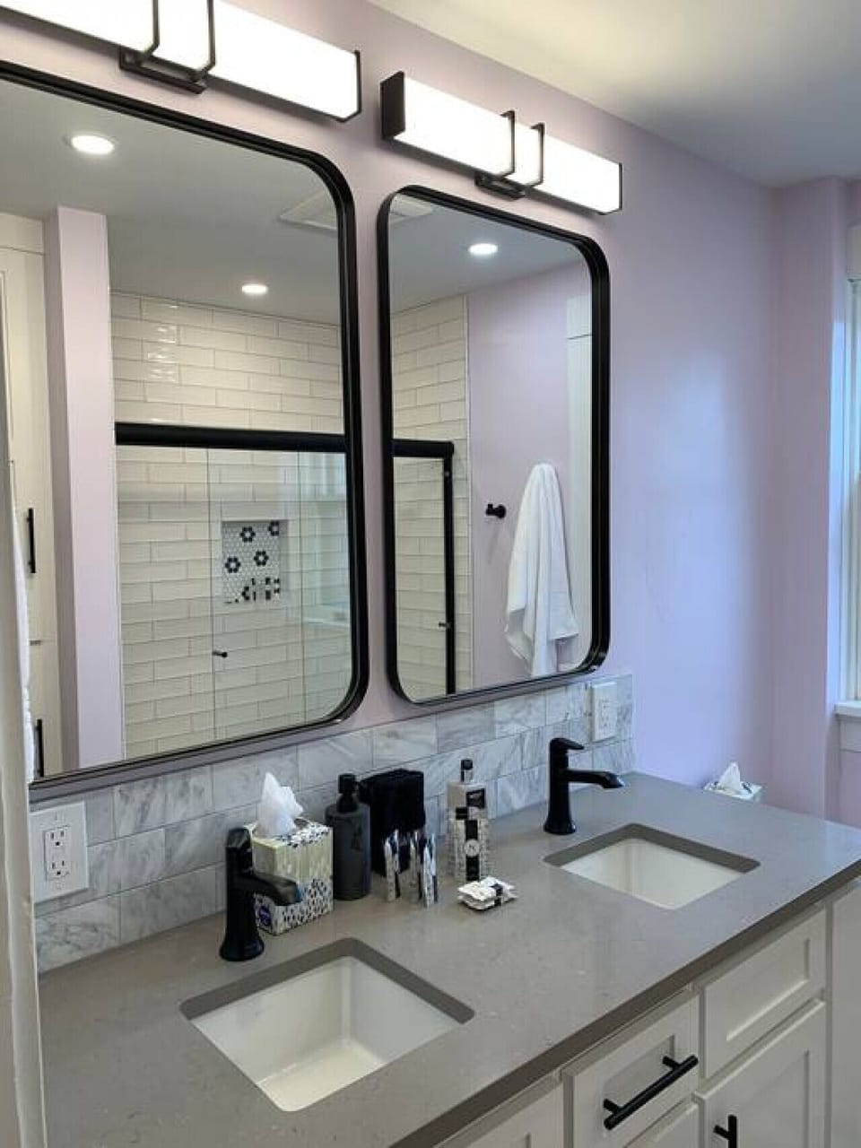 Main floor bathroom with tub/shower