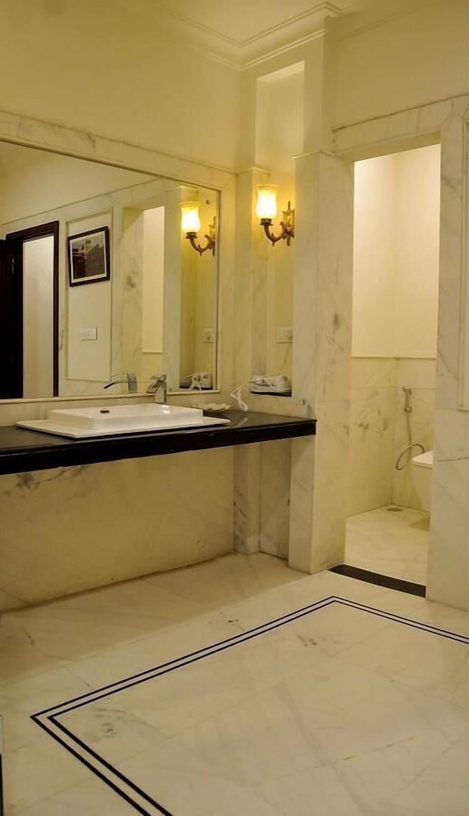 Deluxe Single Room | Bathroom sink