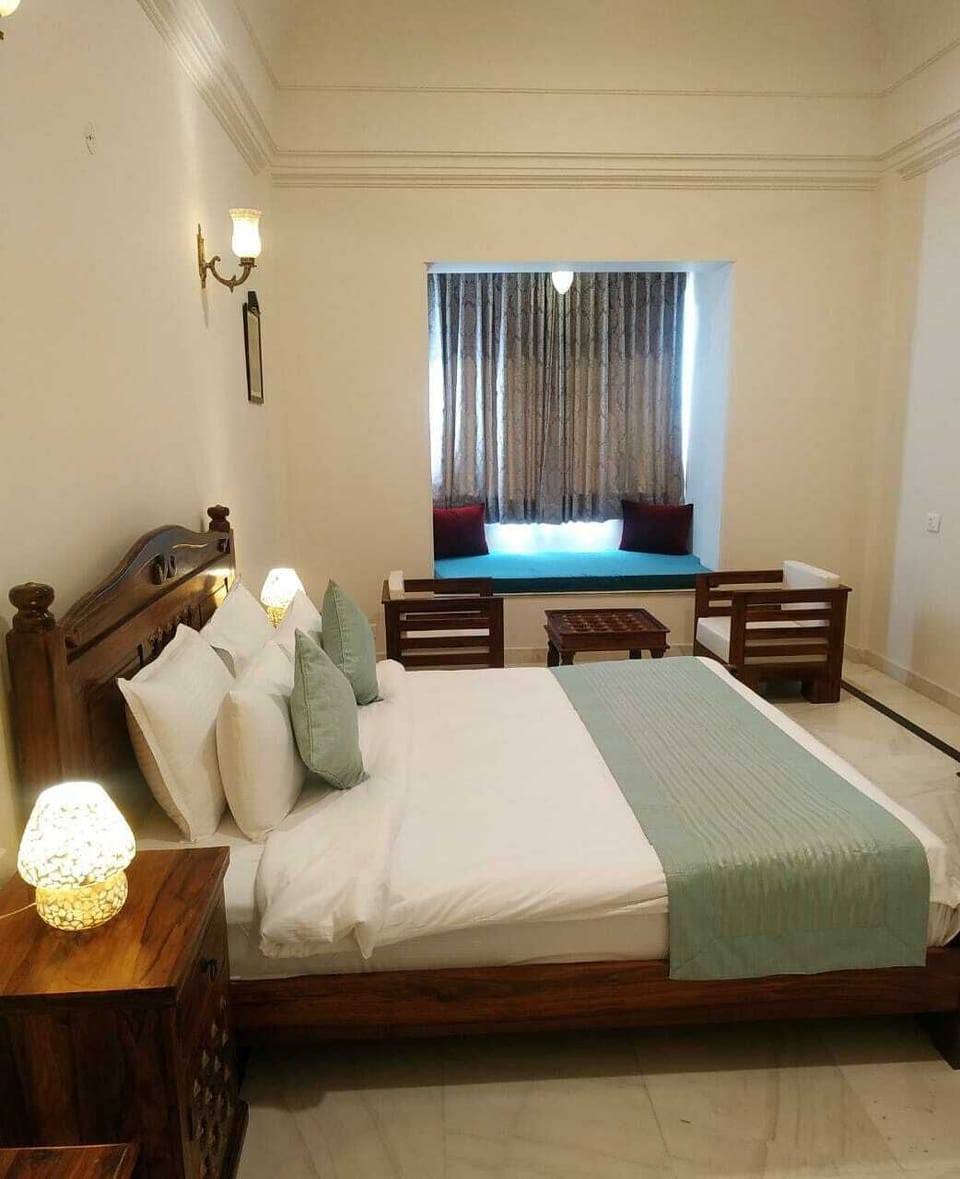Deluxe Single Room | Premium bedding, individually decorated, desk, laptop workspace
