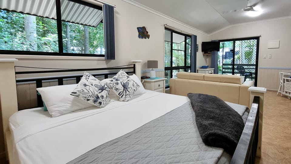 Deluxe Bungalow, 1 Bedroom, Kitchenette | 1 bedroom, premium bedding, pillowtop beds, laptop workspace