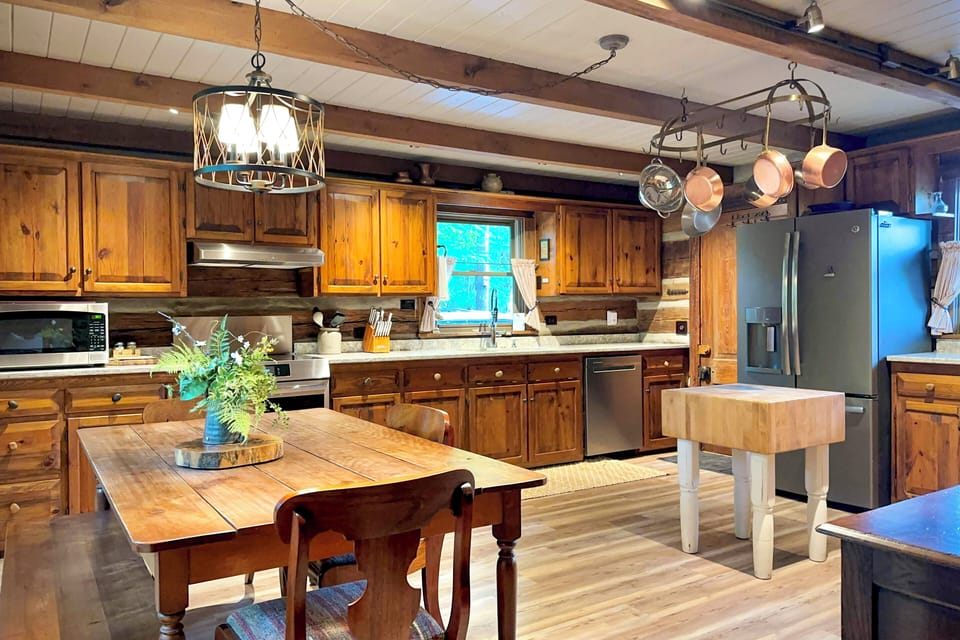 Kitchen | Washer & Dryer | Spices | Drip Coffee Maker | Dining Table