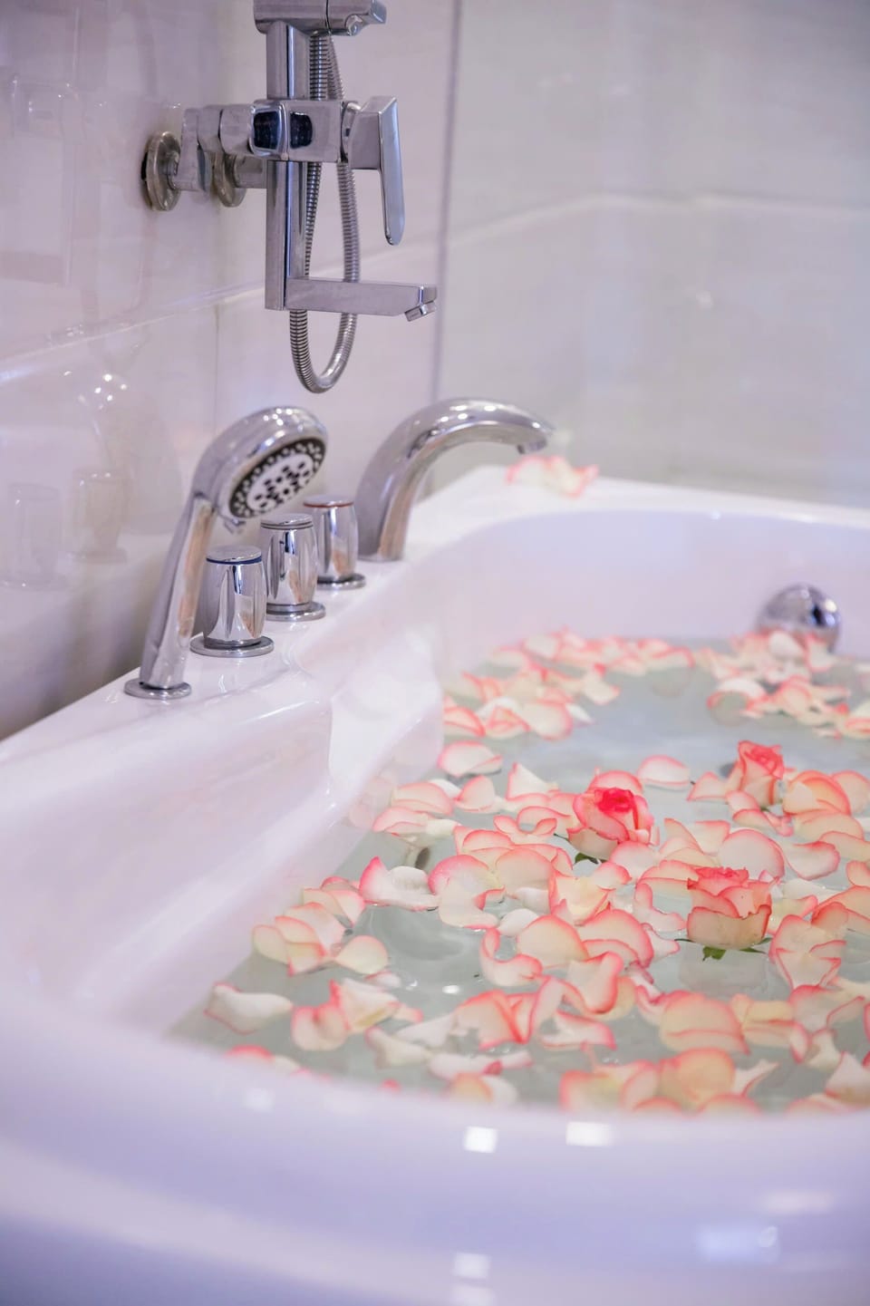 Luxury Quadruple Room, Hot Tub | Bathroom | Jetted tub, rainfall showerhead, designer toiletries, hair dryer