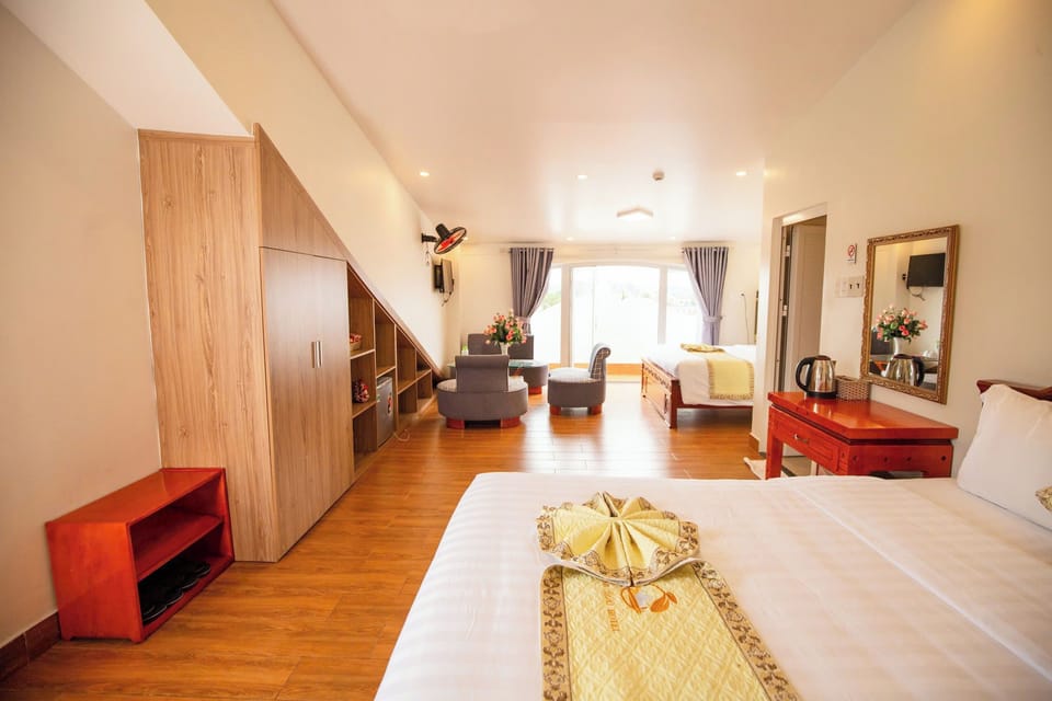 Luxury Quadruple Room, Hot Tub | Hypo-allergenic bedding, minibar, desk, laptop workspace