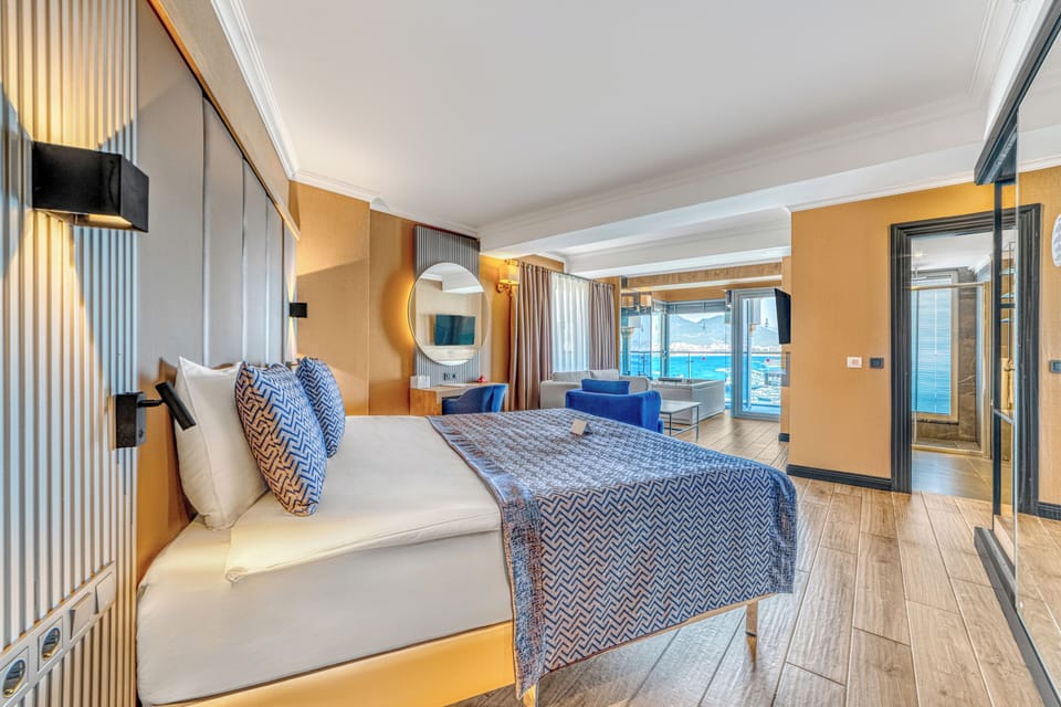 Junior Suite with Jacuzzi Sea View | Premium bedding, down comforters, minibar, in-room safe