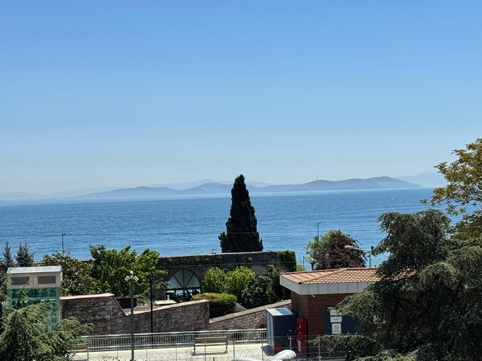 Triple Room with Sea View | Terrace/patio
