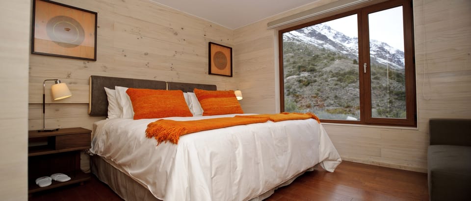 Deluxe Double Room | In-room safe, free cribs/infant beds, rollaway beds, bed sheets