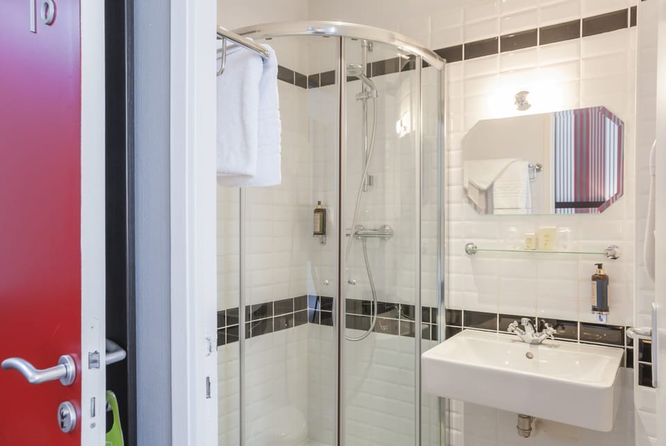 Rainfall showerhead, hair dryer, towels, soap