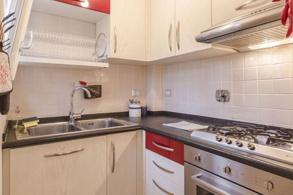 Apartment, 2 Bedrooms | Private kitchen | Oven, stovetop, electric kettle, cookware/dishes/utensils