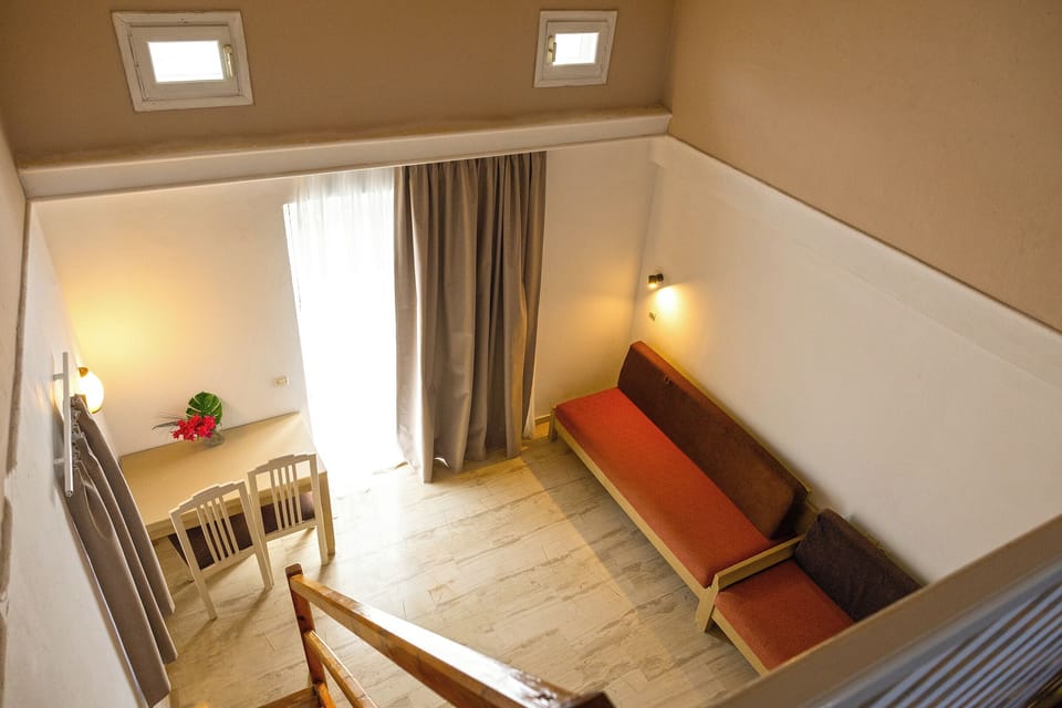 Quadruple Room | Desk, iron/ironing board, bed sheets