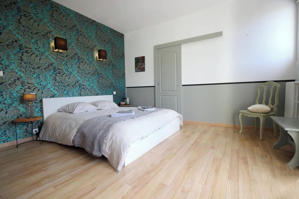 Family Suite | Iron/ironing board (on request), rollaway beds (surcharge), WiFi (free)