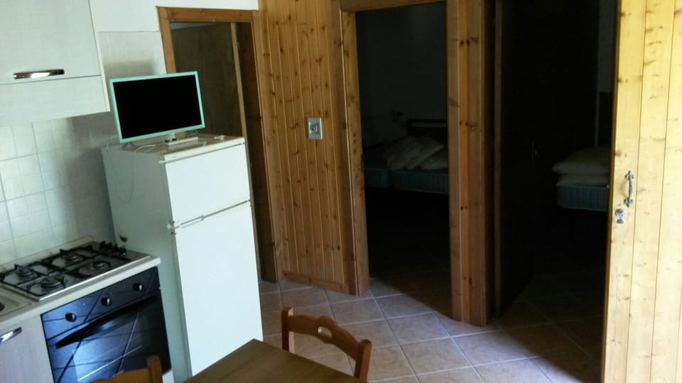 Bungalow, 2 Bedrooms | Private kitchen | Fridge, oven, stovetop, cookware/dishes/utensils