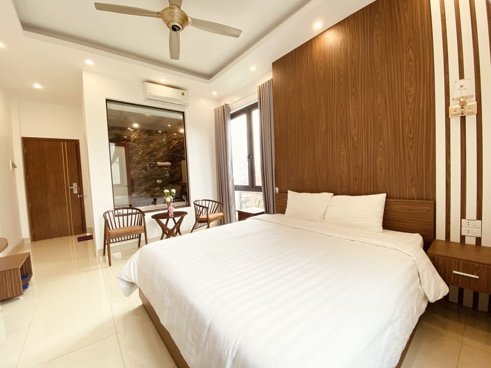 Deluxe Double Room | Minibar, in-room safe, desk, laptop workspace