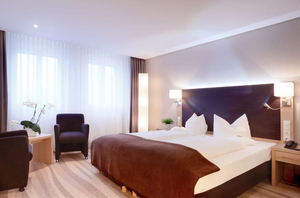 Comfort Double Room | Hypo-allergenic bedding, minibar, in-room safe, desk