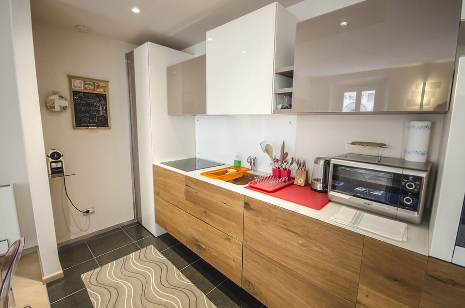 Apartment, 1 Bedroom | Private kitchen | Full-size fridge, microwave, stovetop, dishwasher