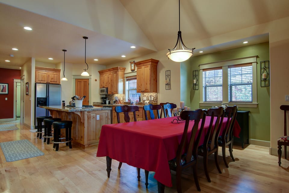 House, 4 Bedrooms | Private kitchen | Fridge, microwave, oven, dishwasher