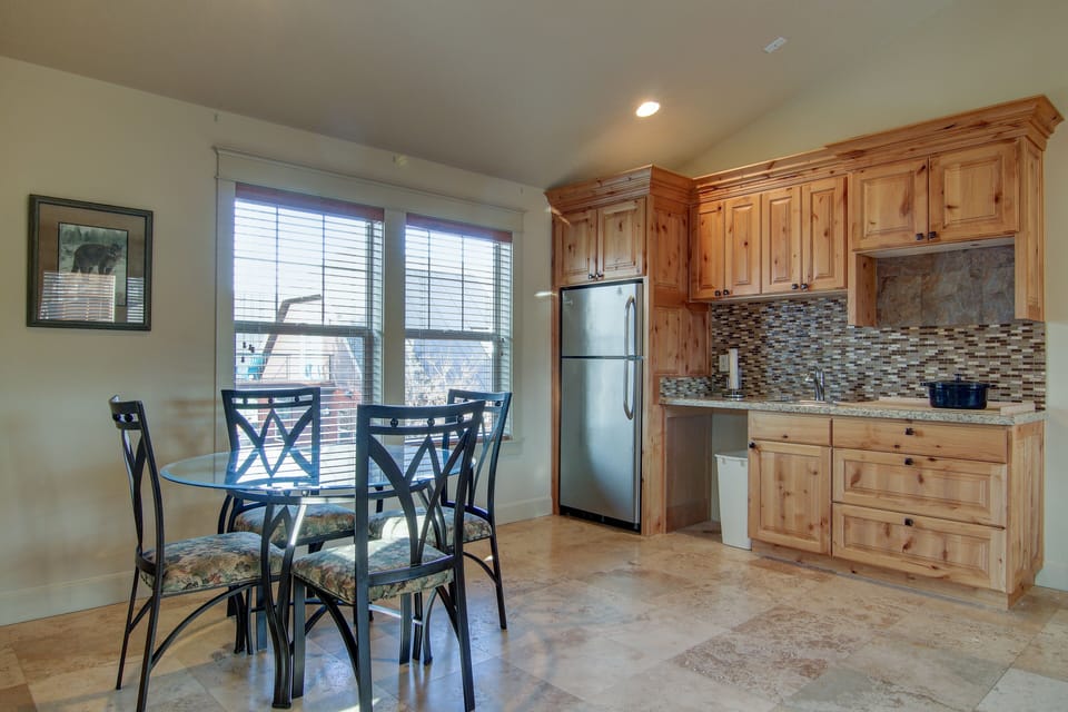 House, 4 Bedrooms | Private kitchen | Fridge, microwave, oven, dishwasher