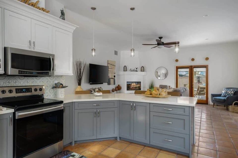 Open concept fully stocked new kitchen with quartz counters.