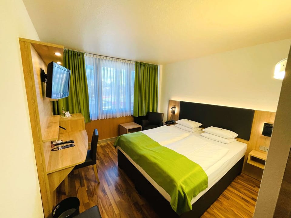 Double Room | Hypo-allergenic bedding, minibar, in-room safe, desk